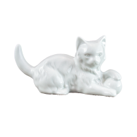 Figur Katze mit Ball liegend Porzellan weiß 17 cm