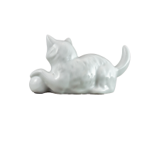 Katze mit Ball Katzen Figur liegend Porzellan weiß 17 cm Deko Tiere